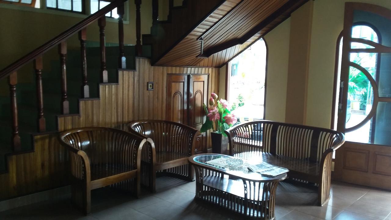 Hotel Ar - Riyadh Kualatungkal Екстериор снимка